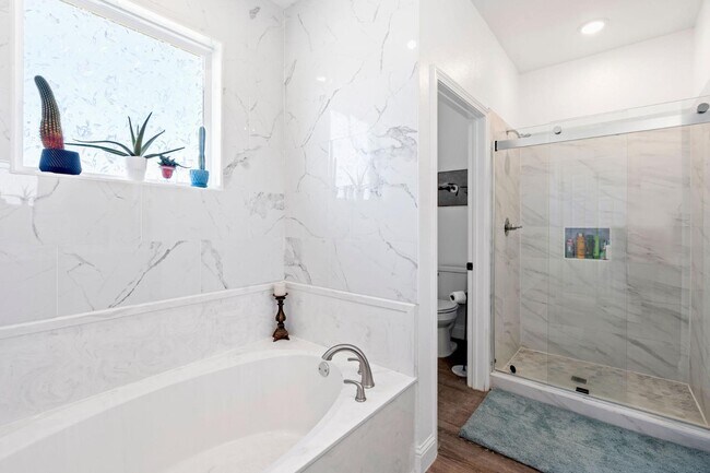 Building Photo - 1000 Stone Hill St