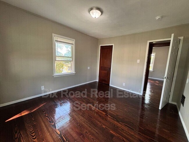 Building Photo - 63 Hallwood Ave