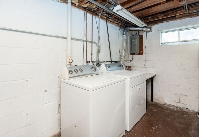 Building Photo - 1020 Williams St