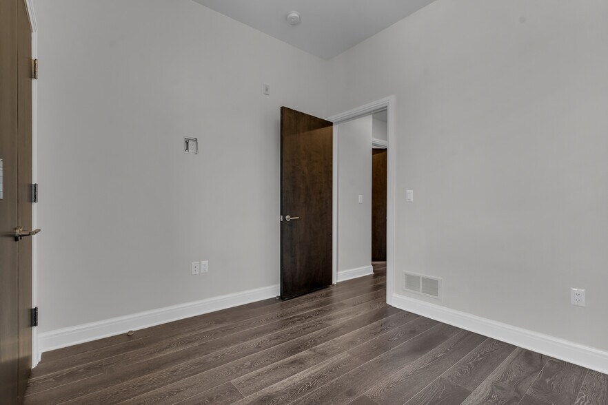 Building Photo - 438 Selden St