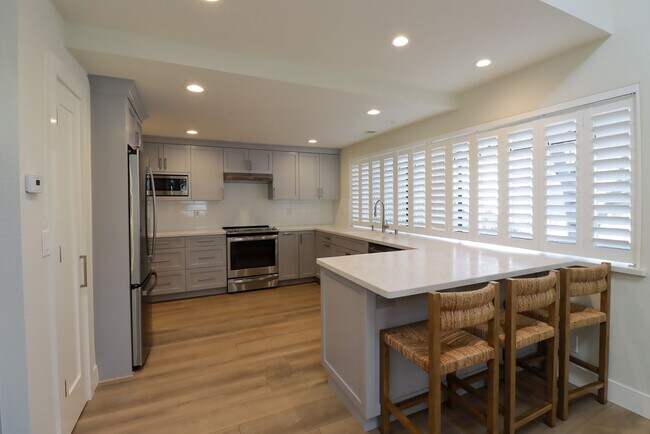 Building Photo - FULLY RENOVATED 3 BEDROOM, 2 BATHROOM TOWN...