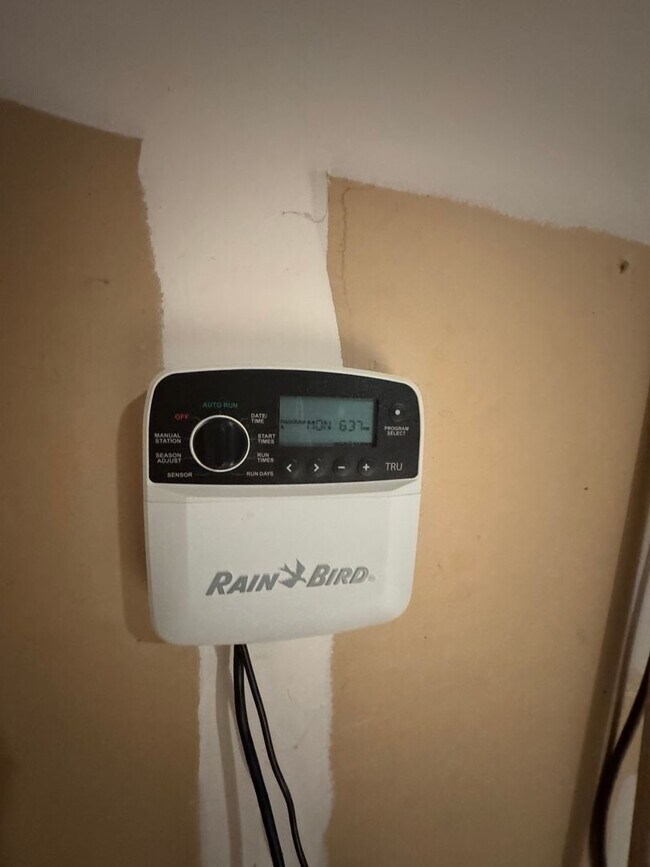 Building Photo - GATED COMMUNITY  |  STONE OAK  |  4 BEDROOMS + HUGE LOFT  |  SMALL LOFT/NURSERY/OFFICE/  |  EXCEL...