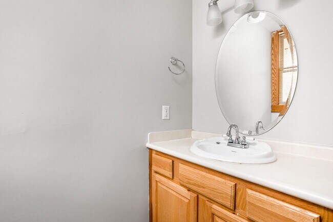 Building Photo - 319 E 13th St