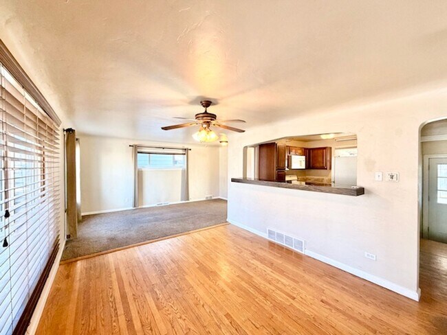 Building Photo - Ideal For Student Housing