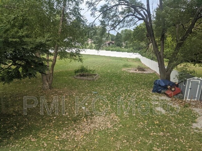 Building Photo - 16008 E T C Lea Rd