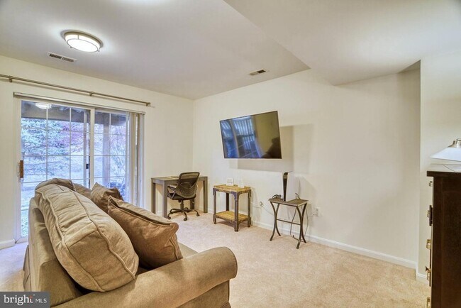 Building Photo - 3563 Sherbrooke Cir