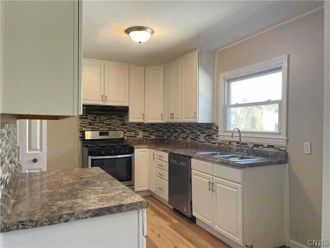 Building Photo - 6435 Wells Dr