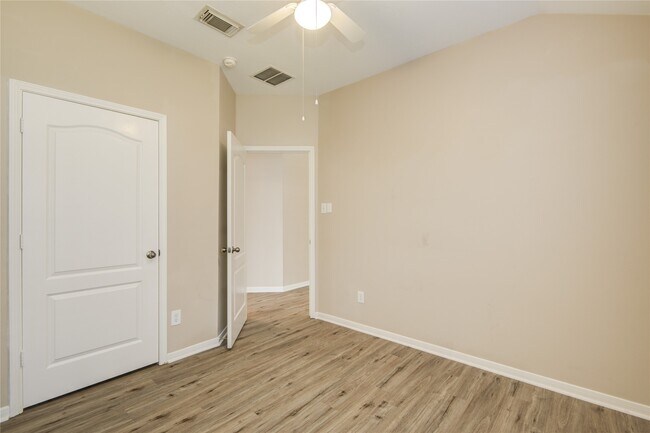 Building Photo - 17231 Hollow Sands Ct
