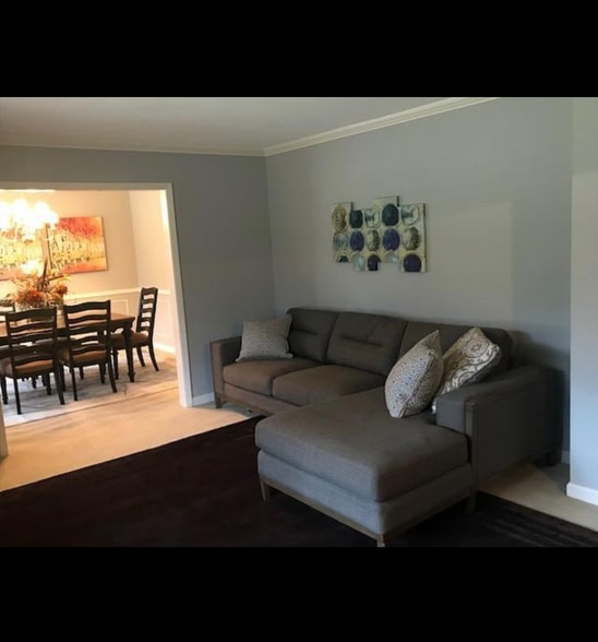 Building Photo - 420 Deerwood Dr