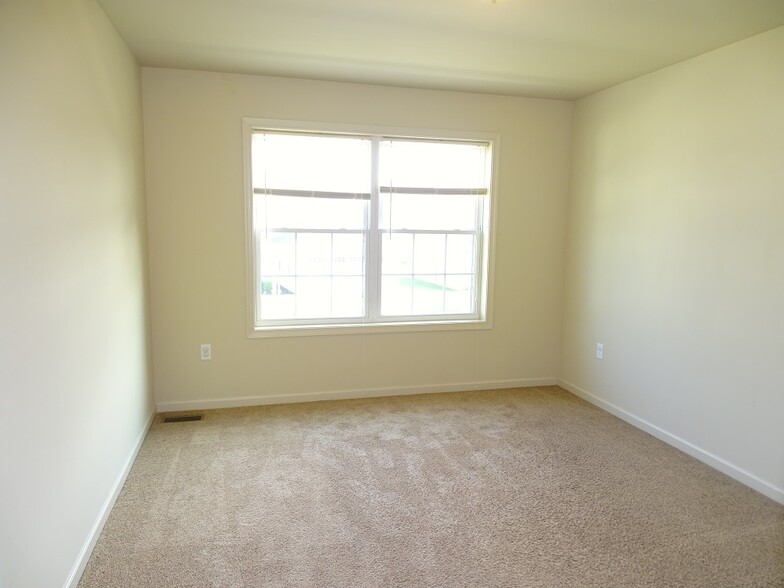 Building Photo - 402 Marlene Way