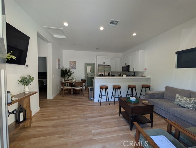 Building Photo - 311 W Green St