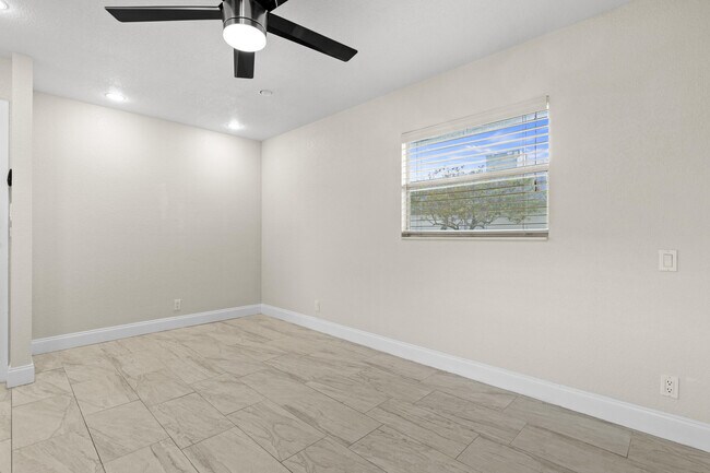 Building Photo - 117 Waterford D
