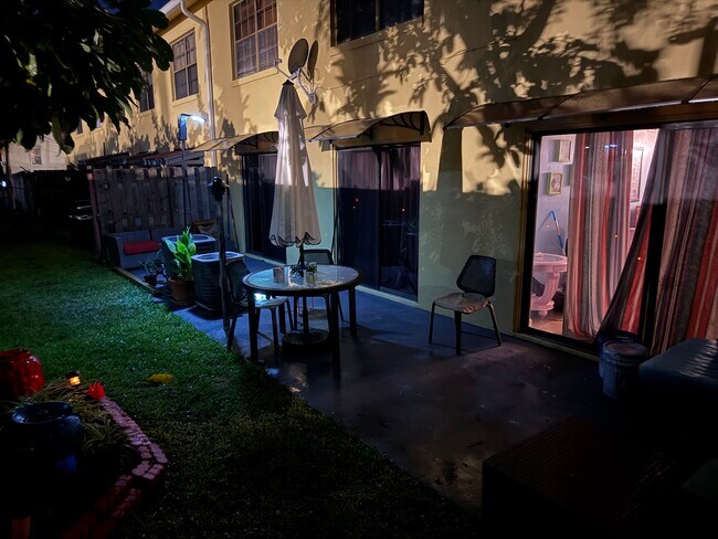 Building Photo - 216 Glenview Blvd