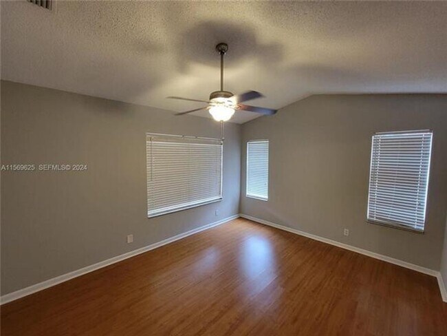 Building Photo - 928 Falling Water Rd