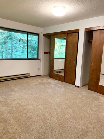 Building Photo - Mountain Park 2bd, 1.5ba condo. New floori...