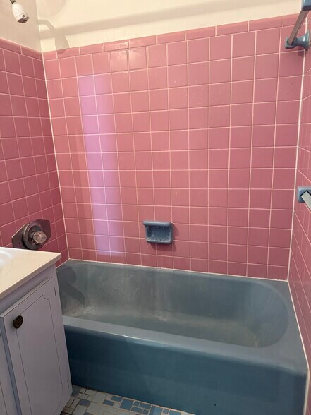 Bath - 670 NE 132nd St