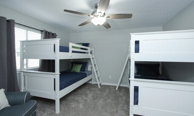 Building Photo - 131 Pine Rd