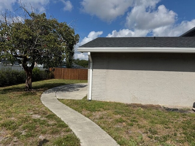 Building Photo - Garage Parking ** 2 Bedroom 1 Bath ** Offe...