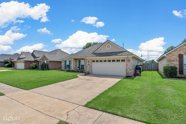 Building Photo - Check Out this 4 bed 2 bath