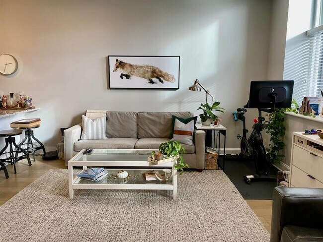 Building Photo - 77 Van Dam St