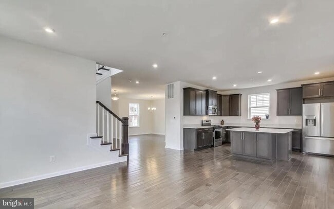 Building Photo - 1113 Saxton Dr