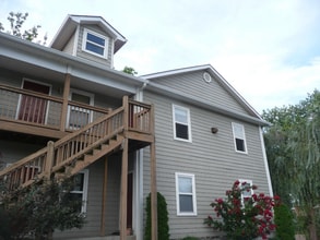 Building Photo - 1924 Muncie Ave