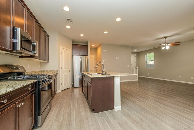 Building Photo - 10152 Ruggles Mansion Ave