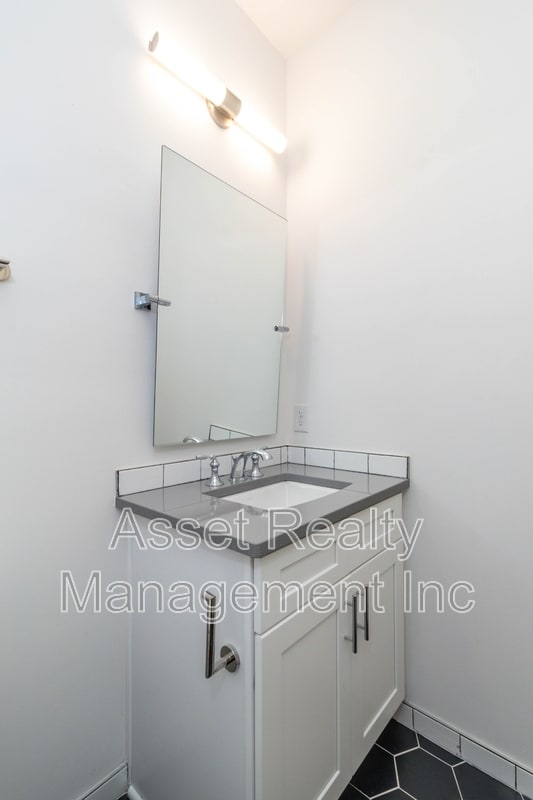 Building Photo - 1120 Franck St