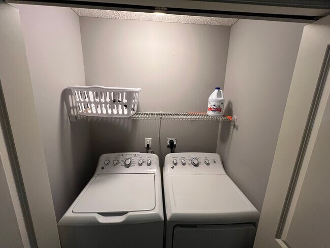 Building Photo - 3582 White Pine Way