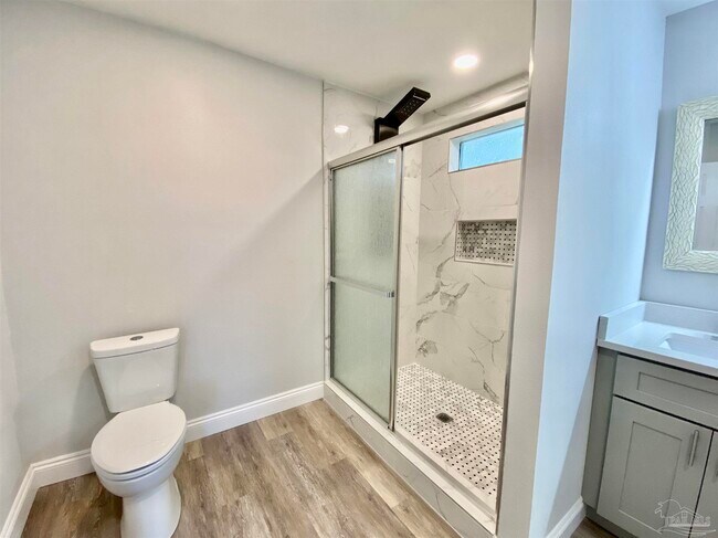 Building Photo - 402 Fairpoint Dr