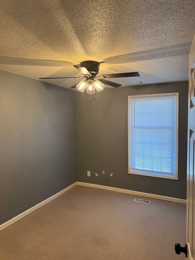 Building Photo - 295 Jamestown Rd