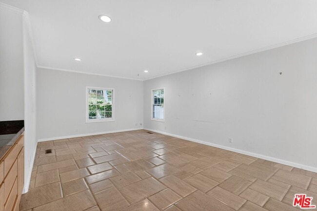 Building Photo - 15 N Ridgewood Rd