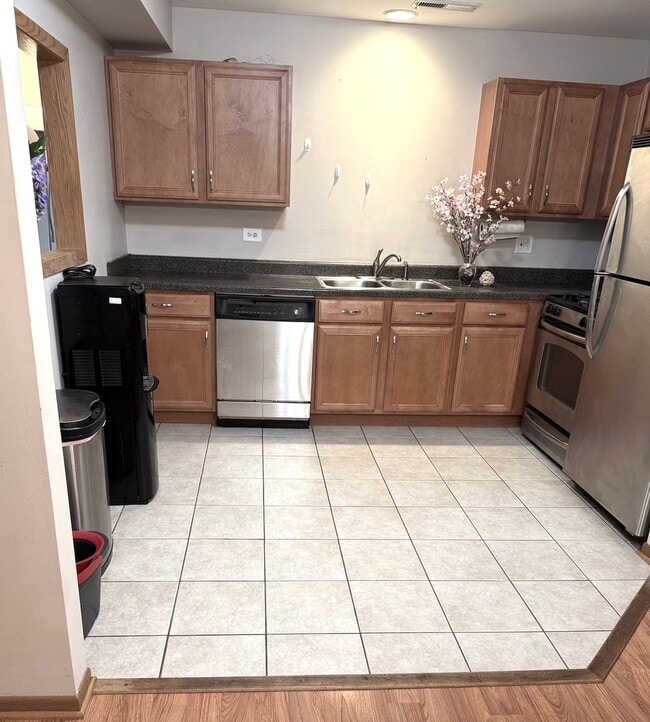 Building Photo - 2258 Abbeywood Dr