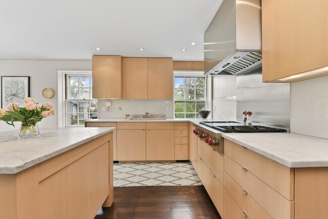 Building Photo - 17 Farrar St
