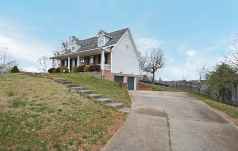 Building Photo - 2021 Windmeade Dr