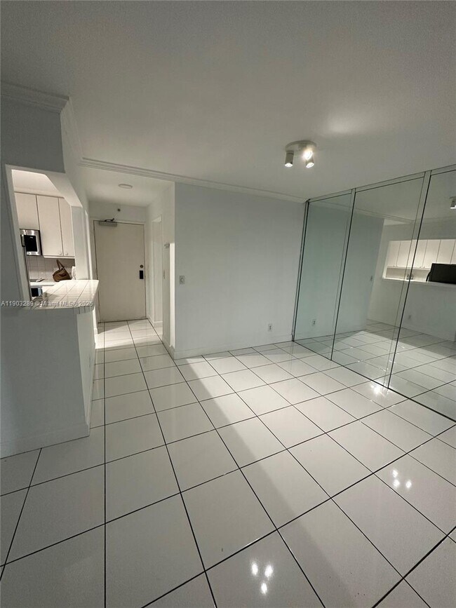 Building Photo - 200 SE 15th Rd