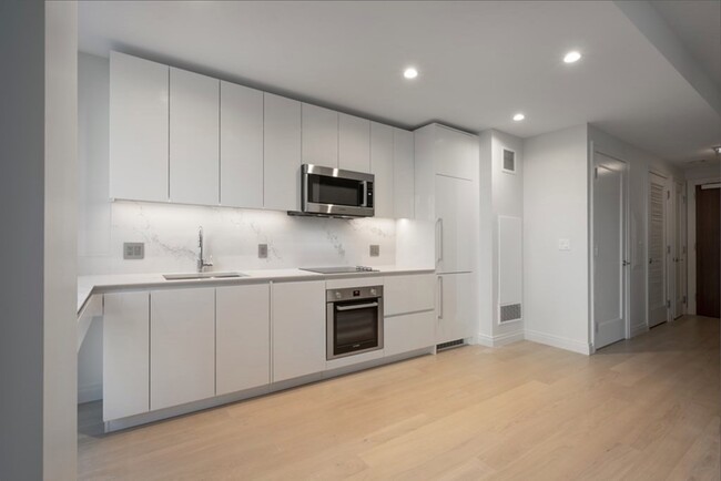 Building Photo - 135 Seaport Blvd