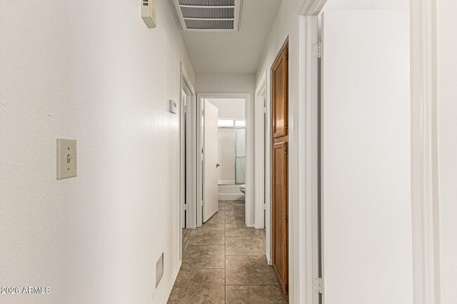 Building Photo - 8820 W Alice Ave