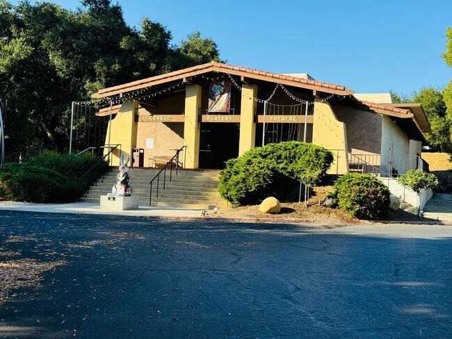 Building Photo - Los Robles Townhome – Flexible Furnishing Options
