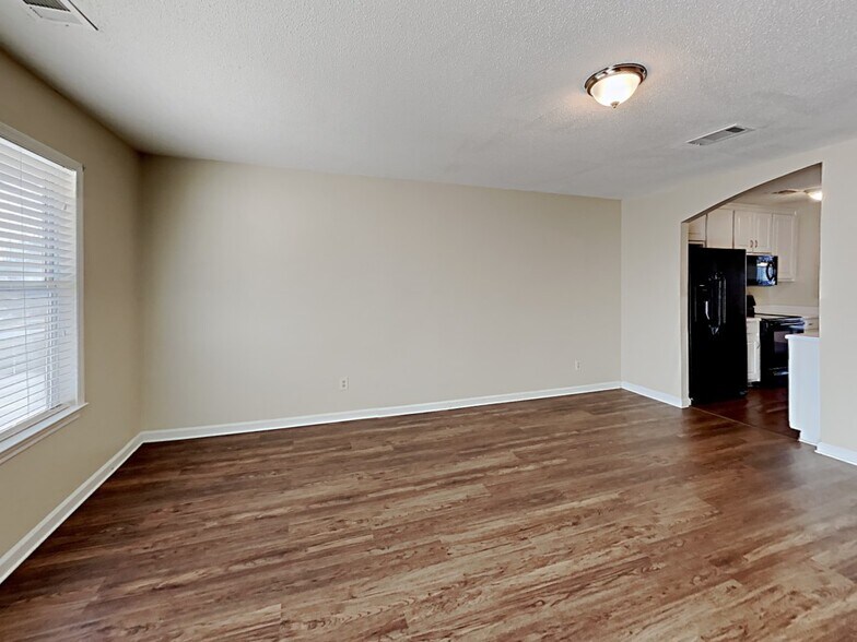 Building Photo - 403 Tina Hely Ct