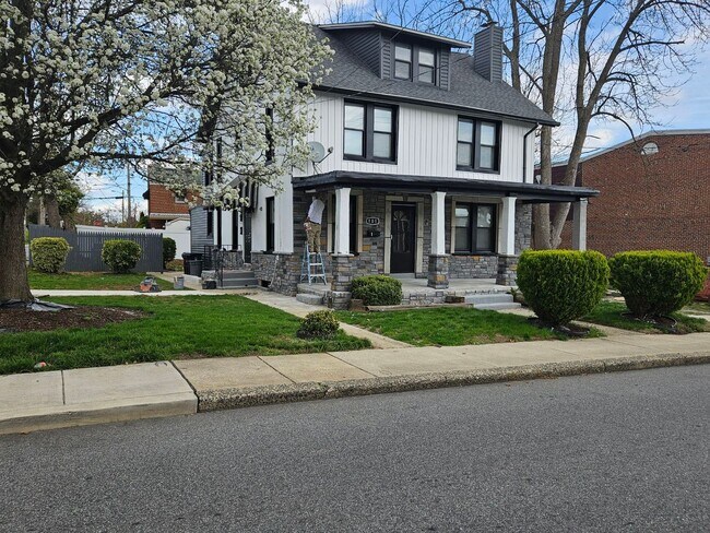 Building Photo - 101 E 35th St