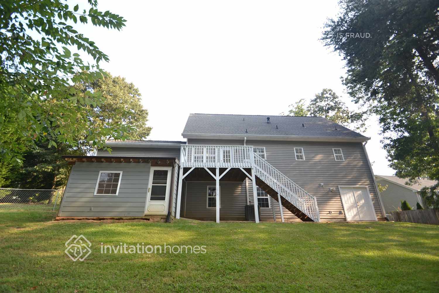 Building Photo - 123 Oak Ridge Dr