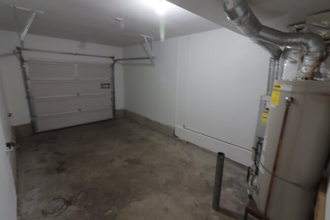 Building Photo - Newly updated Spacious 3 bedroom 2 bath Duplex in Hubbard.