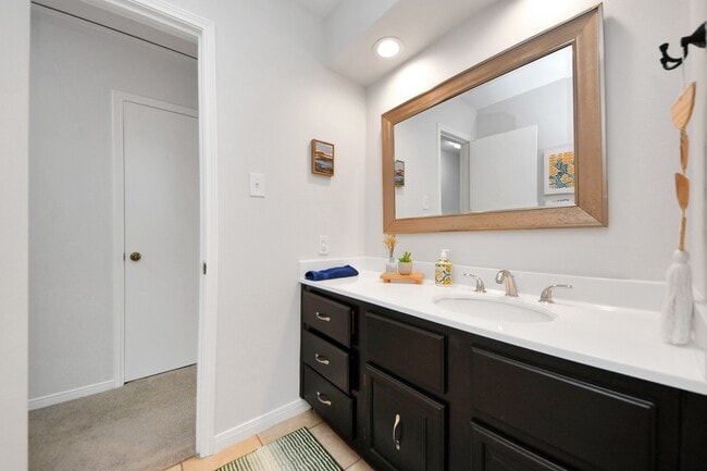 Building Photo - 563 Landfall Ln