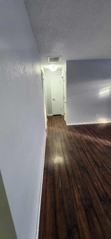Building Photo - 300 Cottonwood Ln