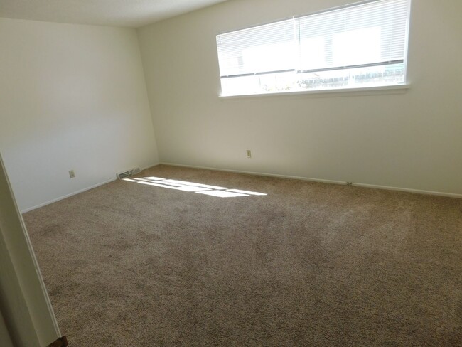 Building Photo - Duplex in the Redlands