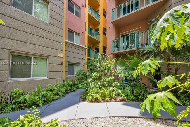 Building Photo - 6001 SW 70th St