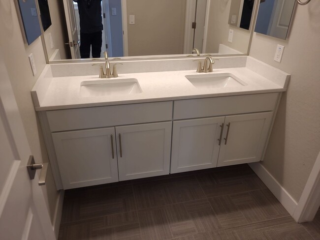 Building Photo - Pristine Luxury Rental: Stunning 4-Bed, 2....