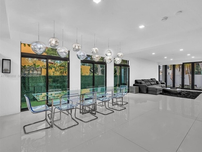 Building Photo - 3010 Alton Rd