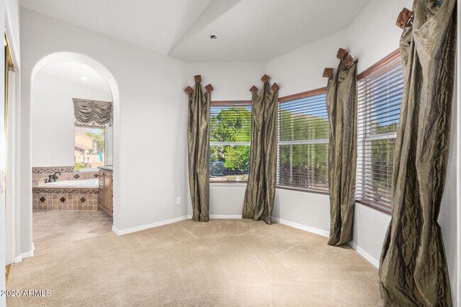 Building Photo - 1367 E Desert Flower Ln